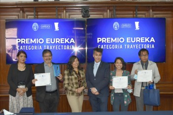 Dra. Wanderley recibe el premio